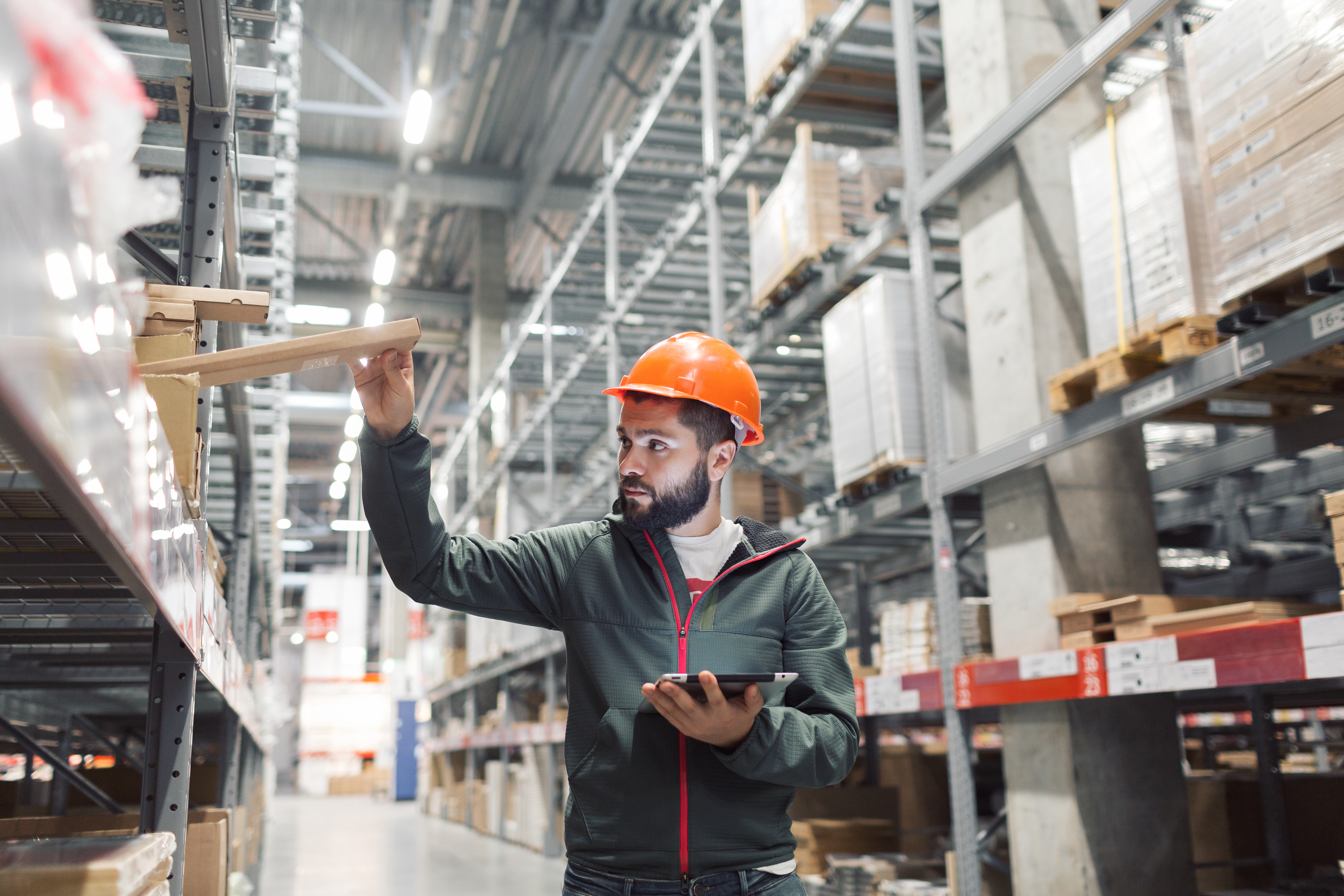 man in the warehouse IFS LOGISTIC